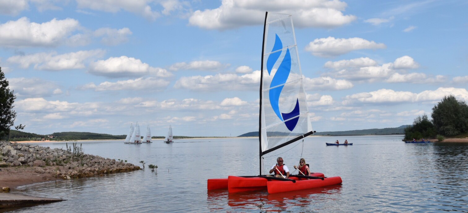 Meermark trimaran sailing